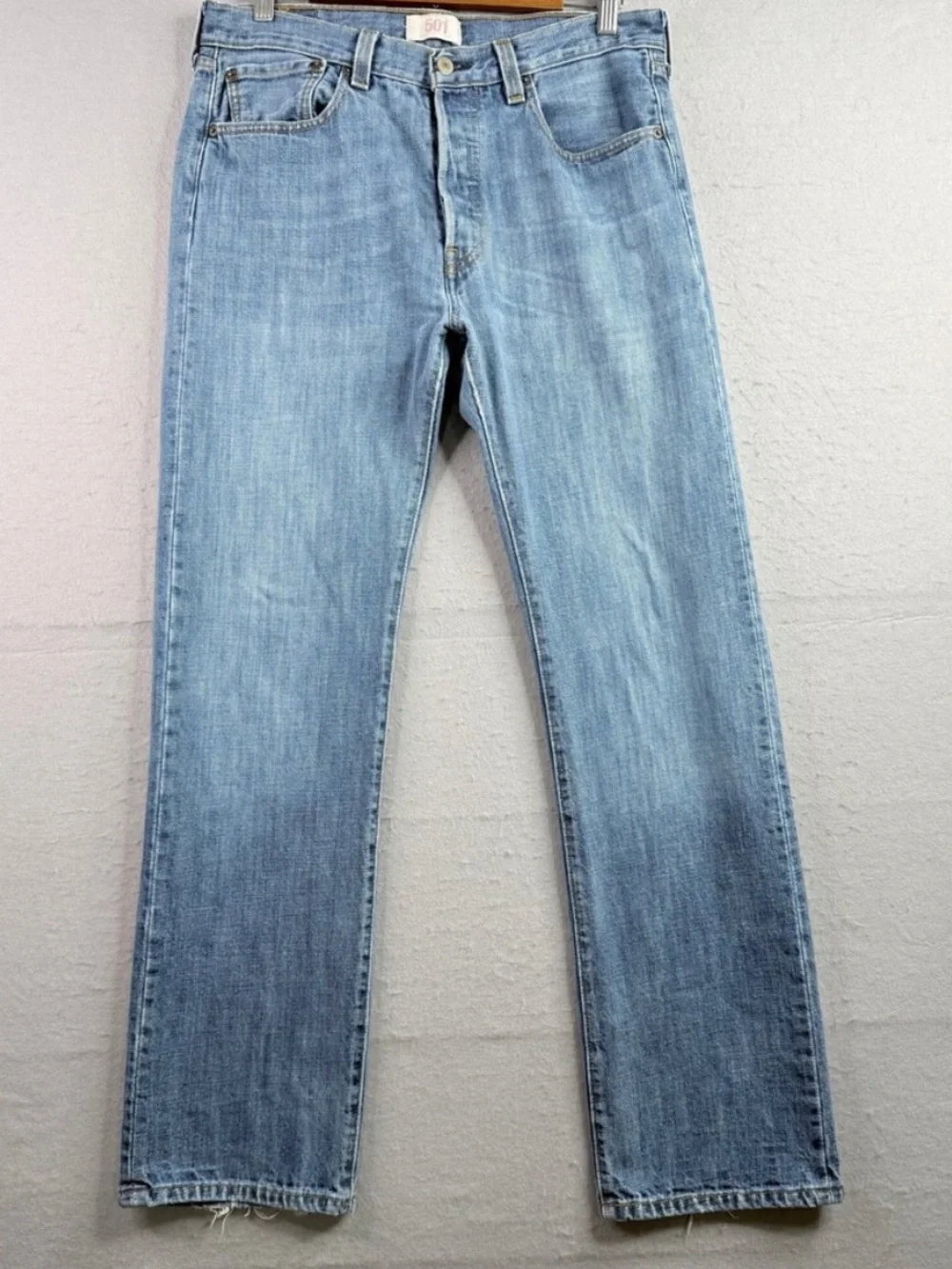 Levis 501 Jeans Mens 32x31 Blue Medium Wash Straight Leg Button Fly Denim
